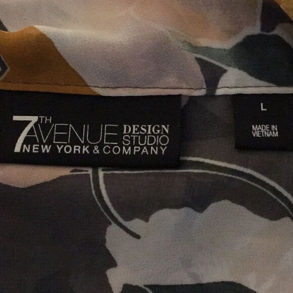 7th Avenue Sheer Grey blouse with gold and pastel colors - Picture 5 of 6